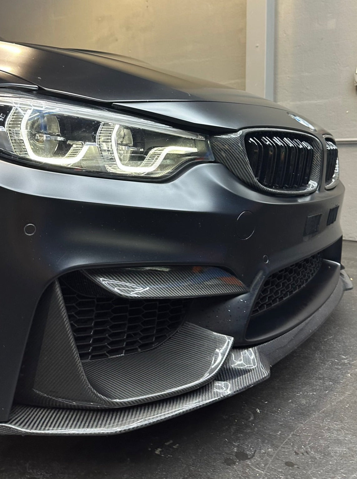 BMW M3/M4 F8X R-Style Carbon Flaps Oben