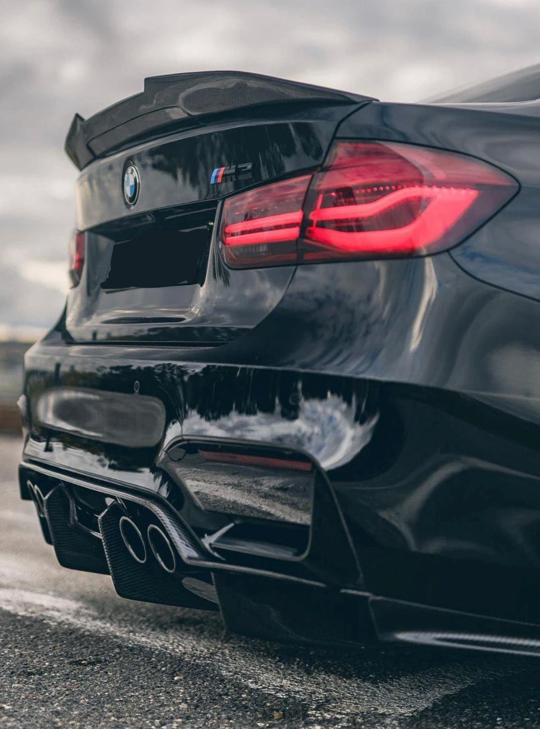 BMW M3 F80 V-Style Hecklippe